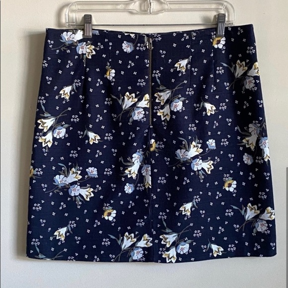 LOFT Mini Floral Skirt Size 10 Blue - Picture 2 of 6
